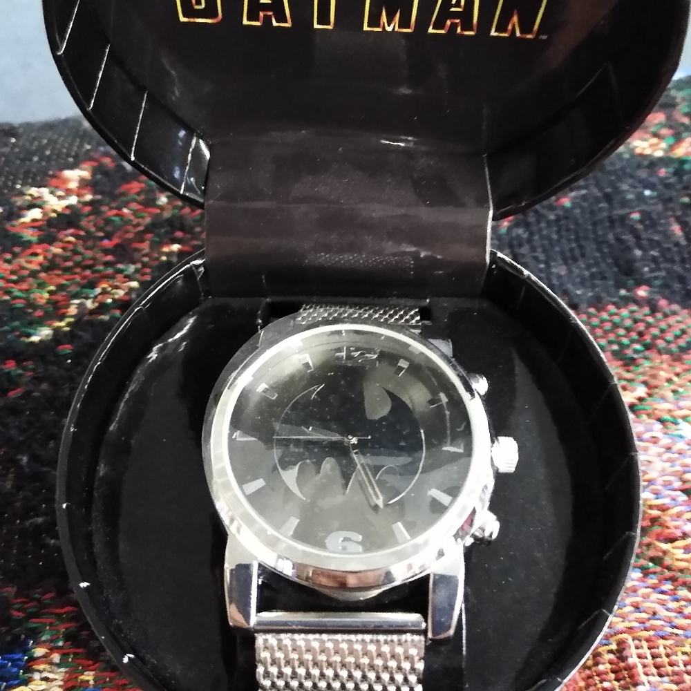 Batman watch DC comics new and box never been opened does need battery